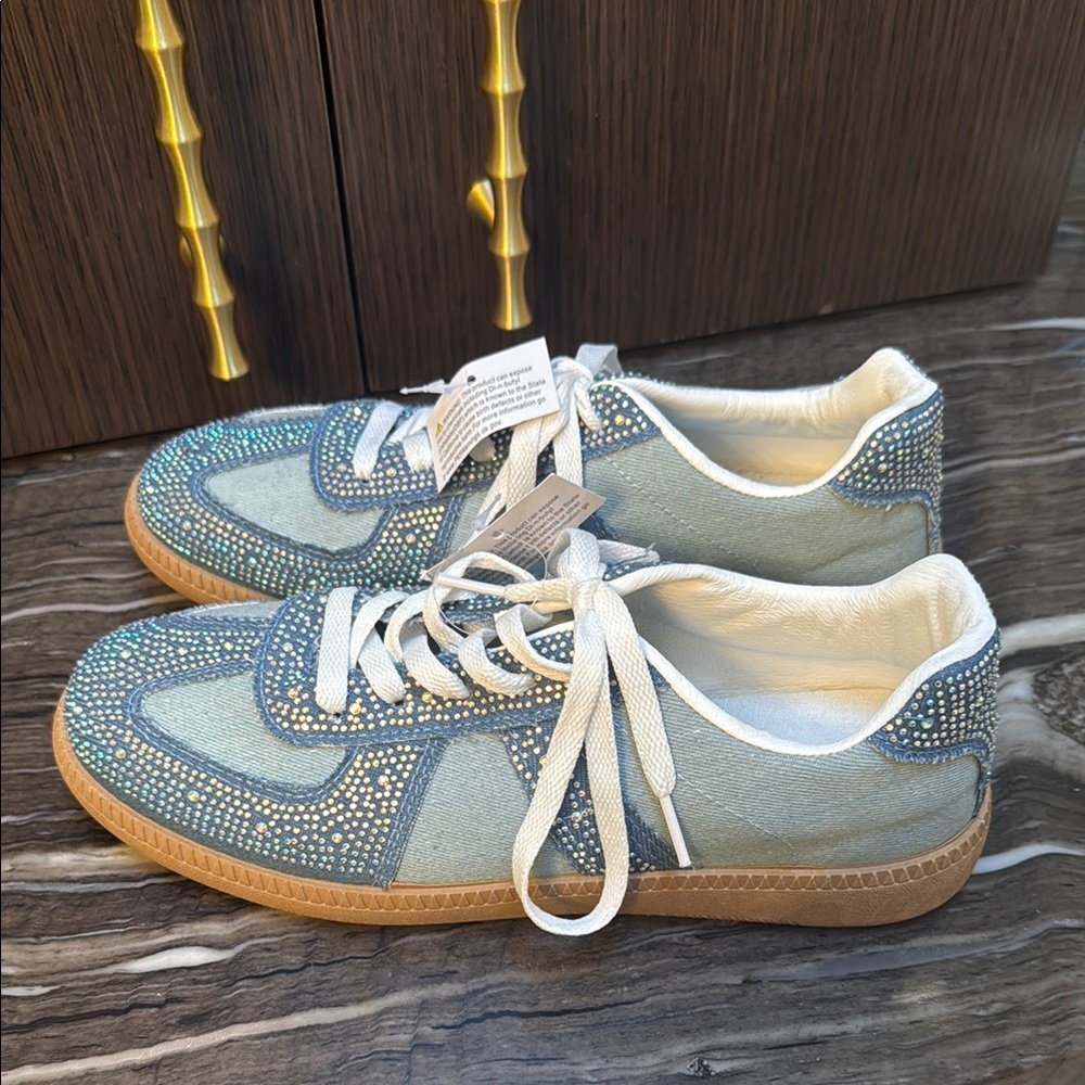 Stylish Blue Athletic Shoes with Rhinestone Accents - Picture 6 of 17